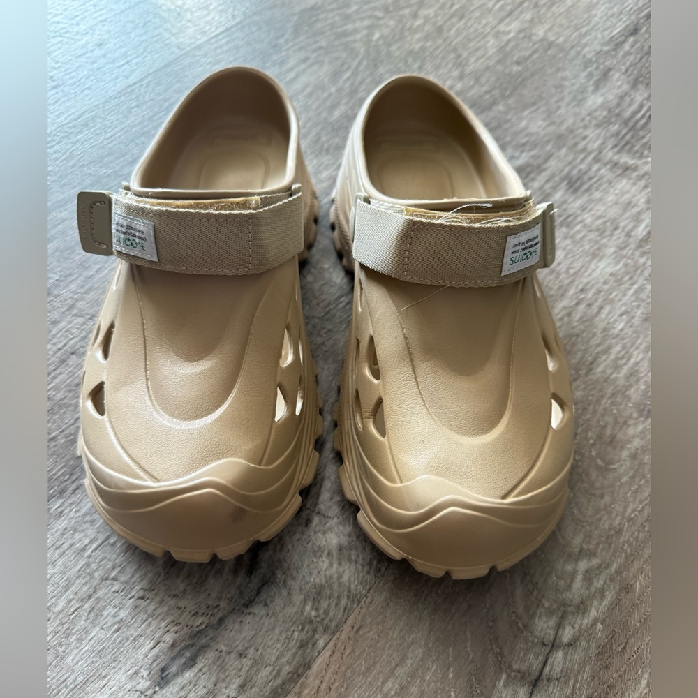 Suicoke mok slides, unisex size 41 (men’s 8, women’s 10). Made in Italy.